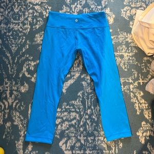Lululemon blue capri leggings